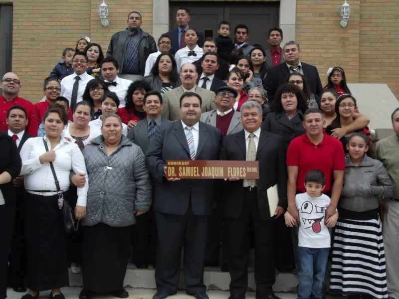 Miembros de la Iglesia La luz del Mundo en East Chicago, Indiana. Muy contentos por el Reconocimiento al apostol de Jesucristo Samuel Joaquin Flores.